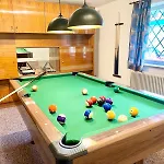 Forestside Raceway Hideaway Ferienhaus