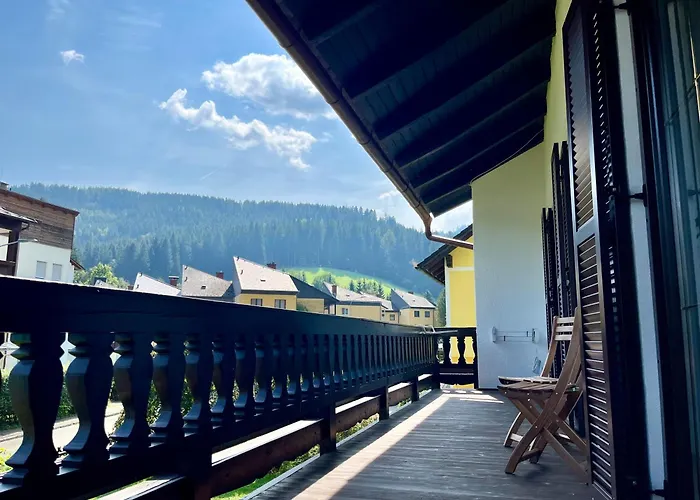 Forestside Raceway Hideaway